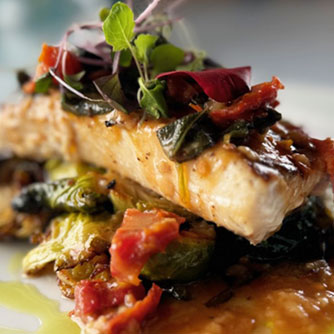 a beautiful picture of crab cakes